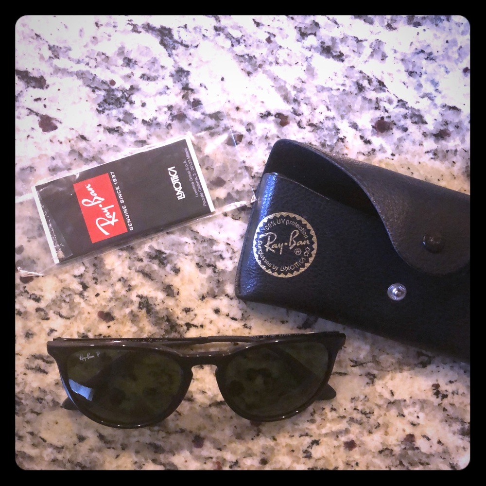 black wayfarer ray ban with metal arms